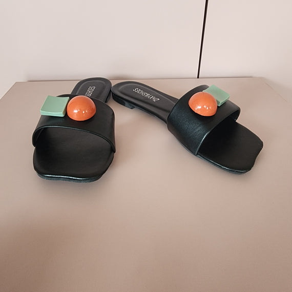 Buttons Slippers [BLACK]