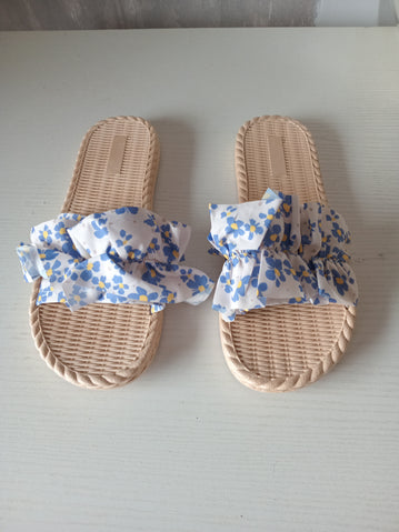 Cute Life Slippers [Blue/White]